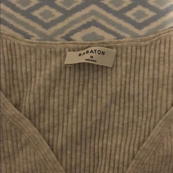 Aritizia Babaton Grey V-Neck Sweater - Picture 2 of 3